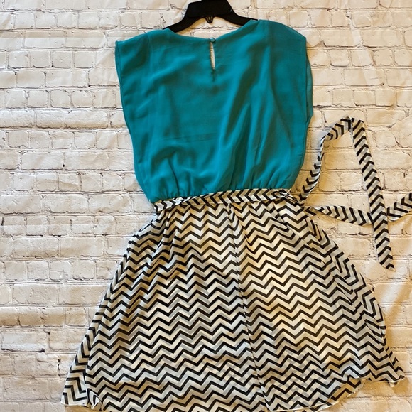 Spring dress, medium - Picture 4 of 4